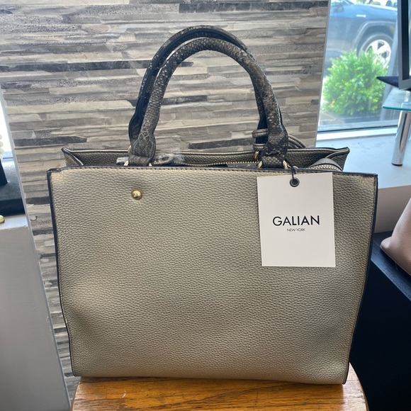 Galian Olive Handbag With Tassell - Picture 4 of 9